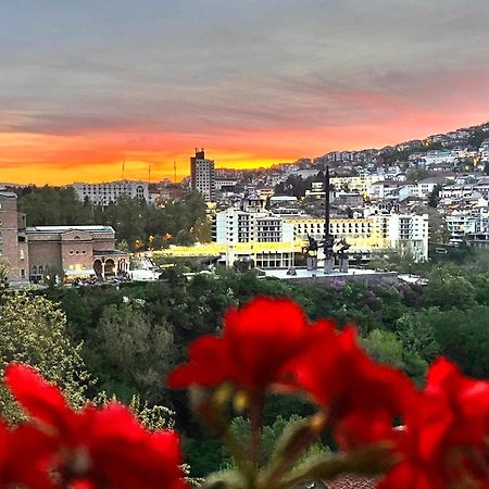 Paradise Apartment - Breathtaking View Veliko Tărnovo Esterno foto