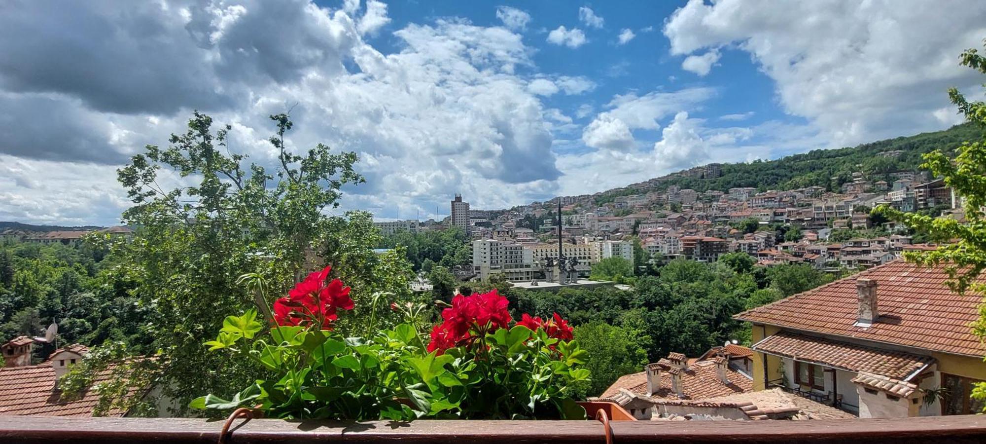 Paradise Apartment - Breathtaking View Veliko Tărnovo Esterno foto