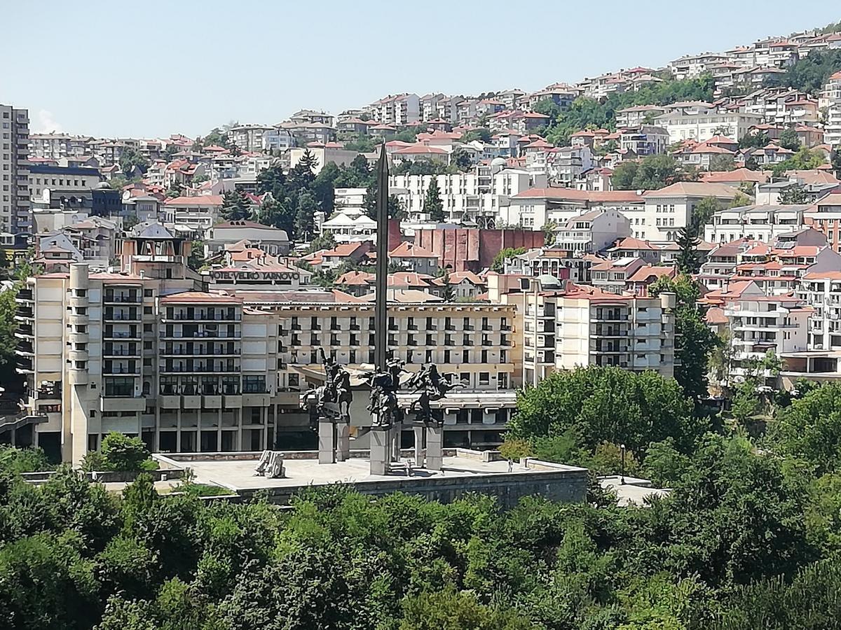 Paradise Apartment - Breathtaking View Veliko Tărnovo Esterno foto